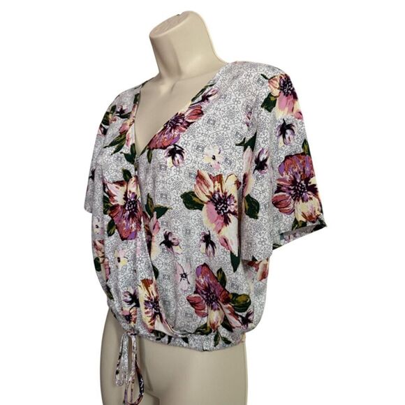 One Clothing Gray Floral Drawstring Waist Blouse Size L - Picture 3 of 8